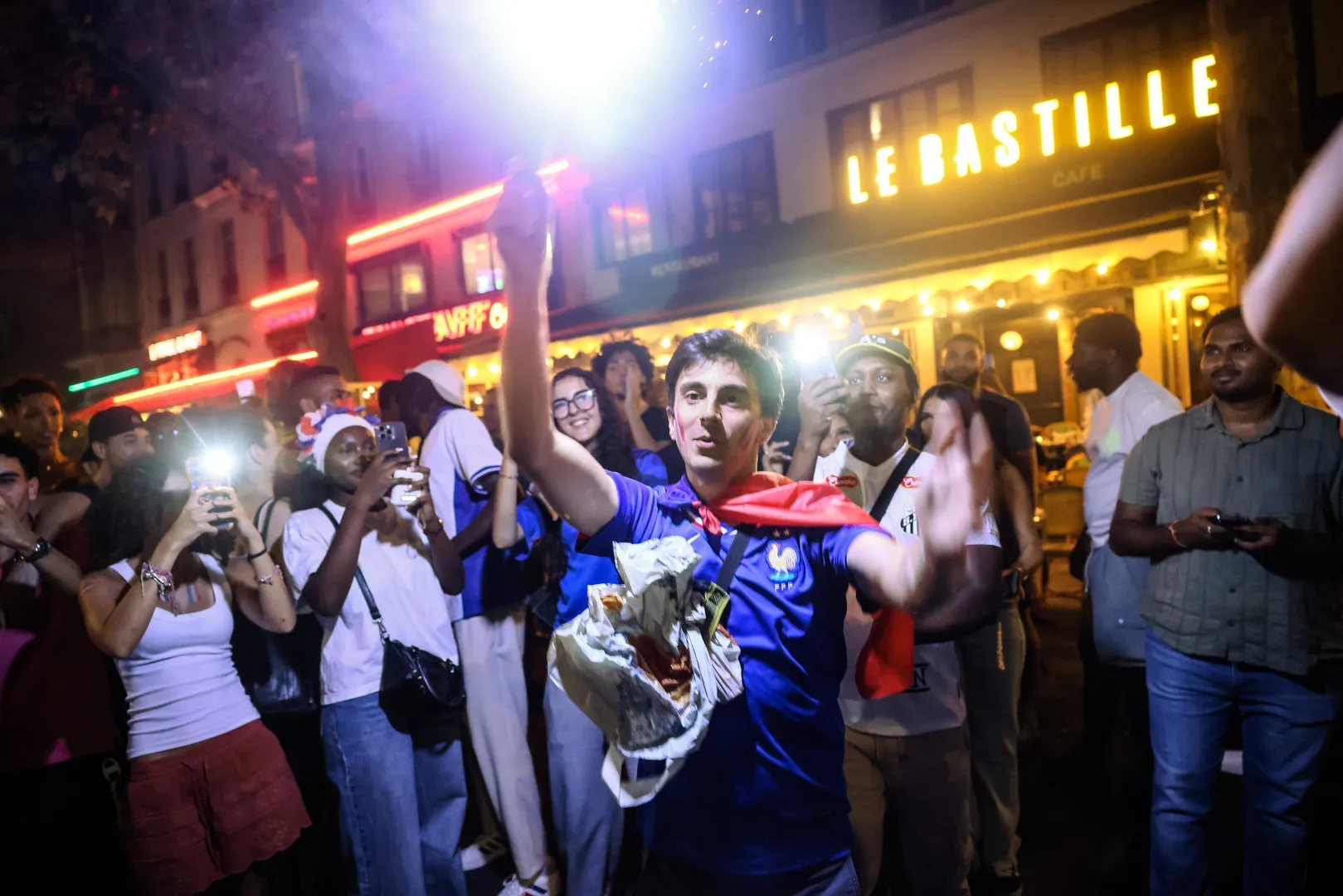 France Advances to World Cup Semi-Finals, Celebrations Erupt in Paris