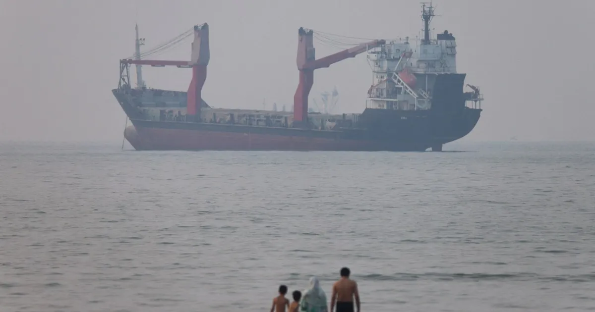 Iran Issues Warning to Vessels in Strait of Hormuz Over Unsanctioned Routes