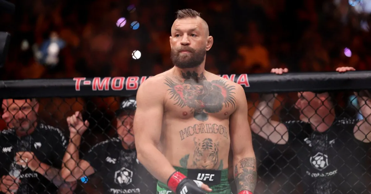 McGregor's UFC Return Cut Short by Early Knee Injury Against Holloway