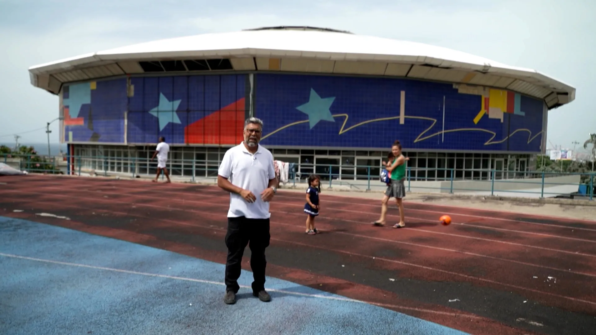 Venezuelan Stadium Transforms into Emergency Shelter Following Earthquakes