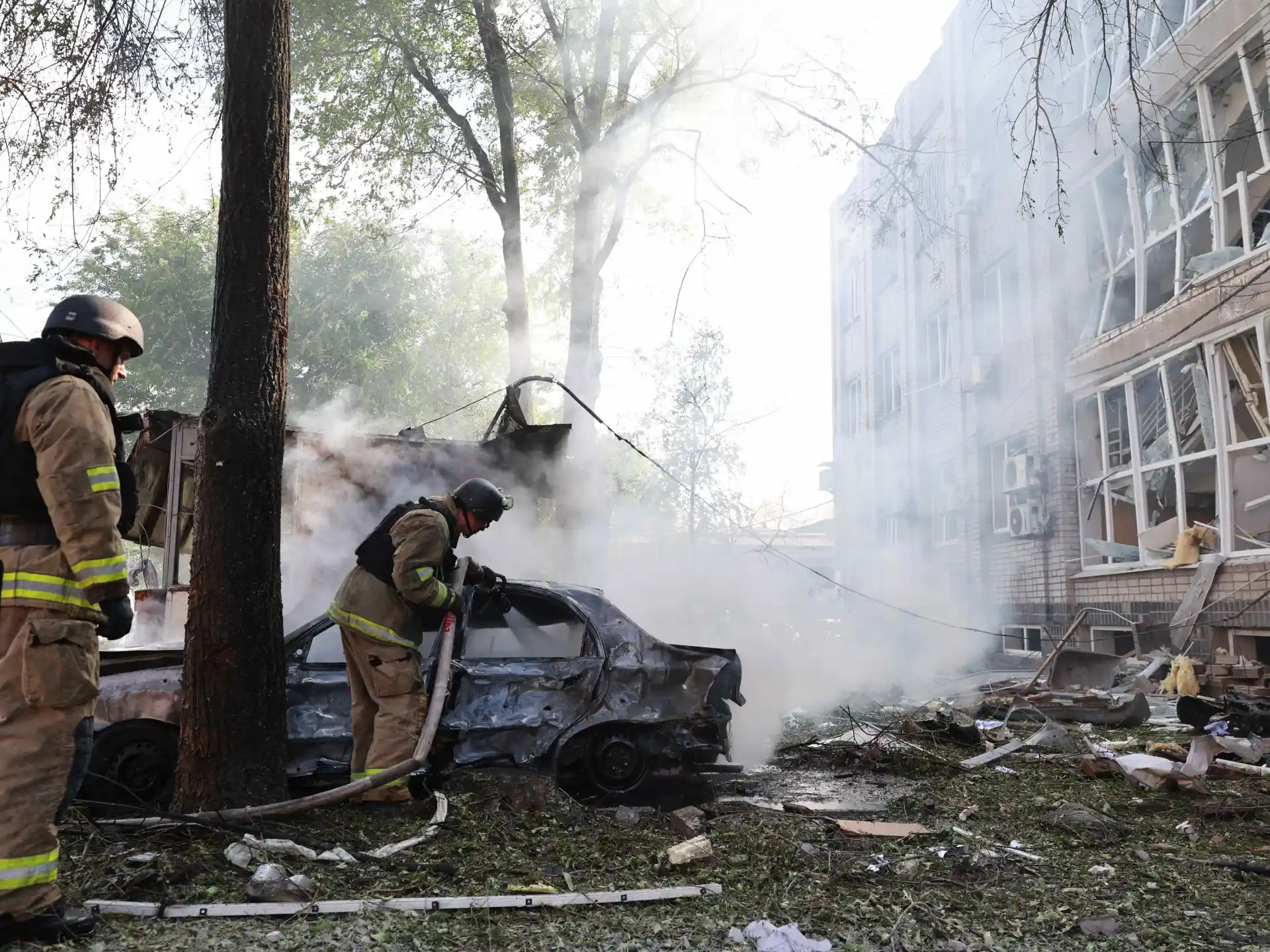 Zaporizhzhia Faces Intensified Assault, Russian Forces Approach City Limits